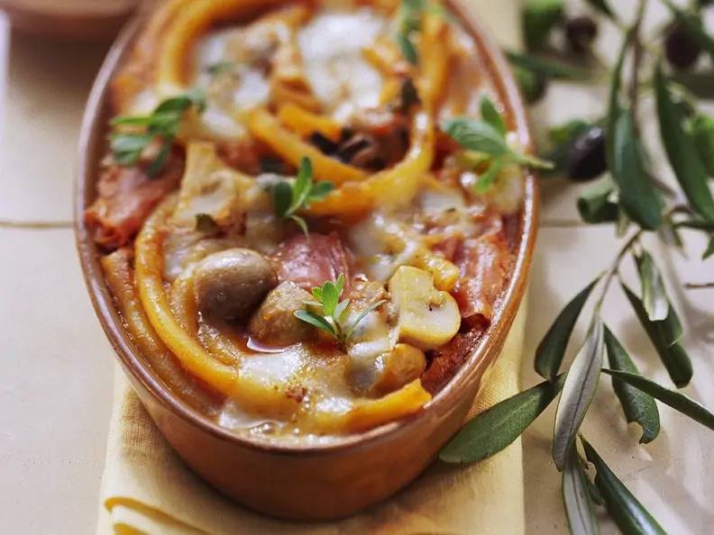 Nudelauflauf mit Mortadella und Gemüse