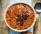 Dicke Linsensuppe mit Thymian