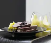 Rinderfilet-Sauerbraten – smarter mit Kirschsauce und Senfbirnen