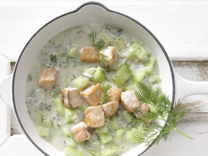 Schmorgurken mit Lachs und Dill
