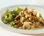 Geschnetzeltes aus Kalbsfleisch mit Champignons und Paprika
