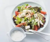 Salat mit Schafskäse und Joghurtdressing