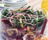 Bunter Bohnensalat mit Pinienkernen