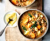 Linsensuppe mit Kartoffeln und Möhren