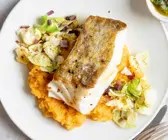 Skrei mit Rübenstampf und Meerrettich-Salsa