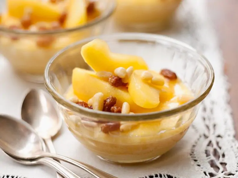 Grießpudding mit Apfelkompott