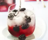 Beeren-Apfelbowle