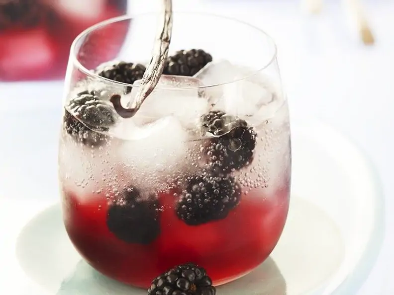 Beeren-Apfelbowle