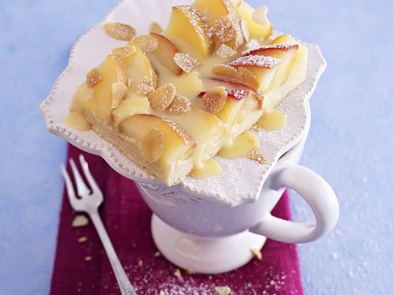 Apfelkuchen mit Vanillesauce