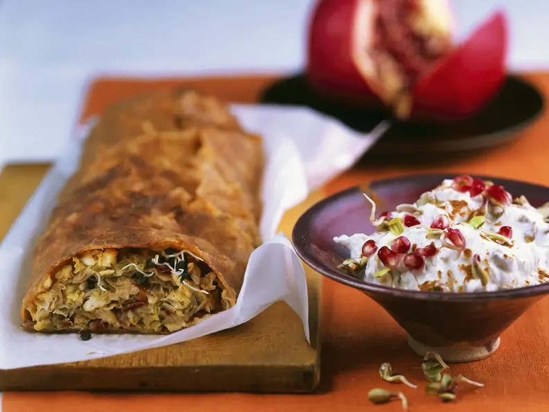 Wirsing-Sprossen-Strudel und Granatapfelnachtisch mit Sprossen
