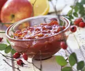 Hagebuttenkonfitüre mit Apfel