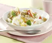 Joghurt mit Honig und Apfel