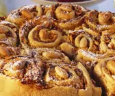 Rosenkuchen mit Apfel-Nuss-Füllung