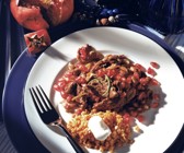 Rindsgeschnetzeltes mit Granatapfel und roten Linsen