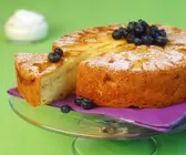 Leichter Apfelkuchen mit Heidelbeeren