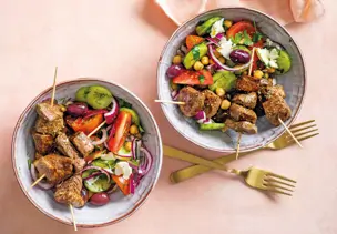 Rindfleisch-Souvlaki-Bowl
