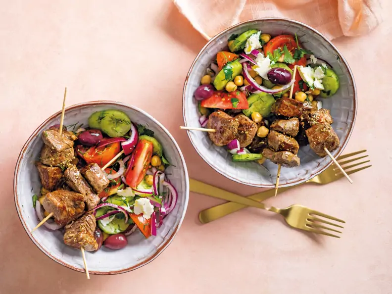 Rindfleisch-Souvlaki-Bowl