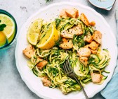 Zucchininudeln mit Lachs