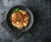 Veggie-Bolognese mit Linsen, Erbsen und Kichererbsen