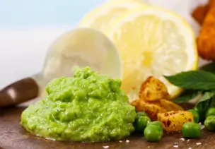 Veganes Erbsenpüree mit Minze