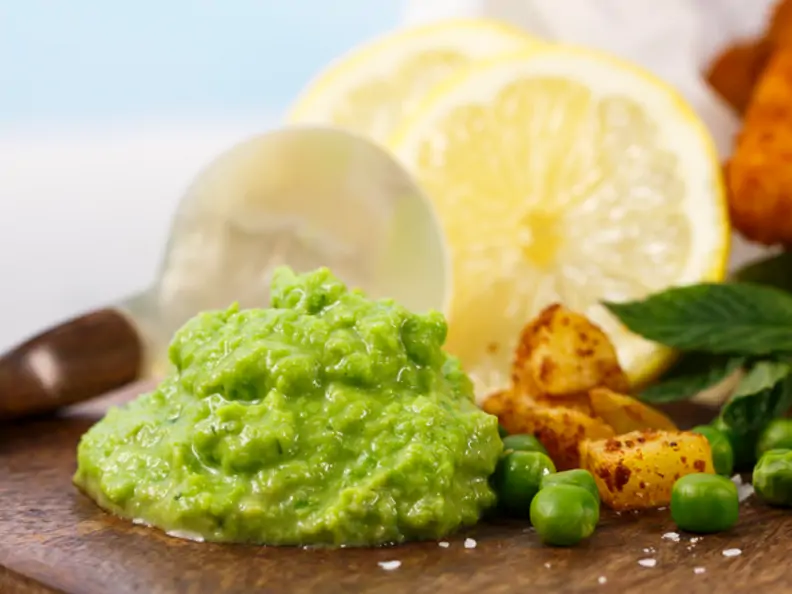Veganes Erbsenpüree mit Minze