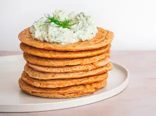 Vegane Linsenpancakes mit Zucchini-Zaziki