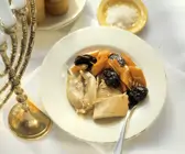 Poularde mit Möhren und Pflaumen