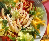 Geflügelsalat mit Gemüse