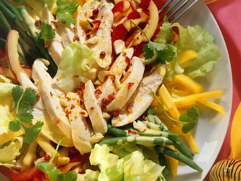 Geflügelsalat mit Gemüse