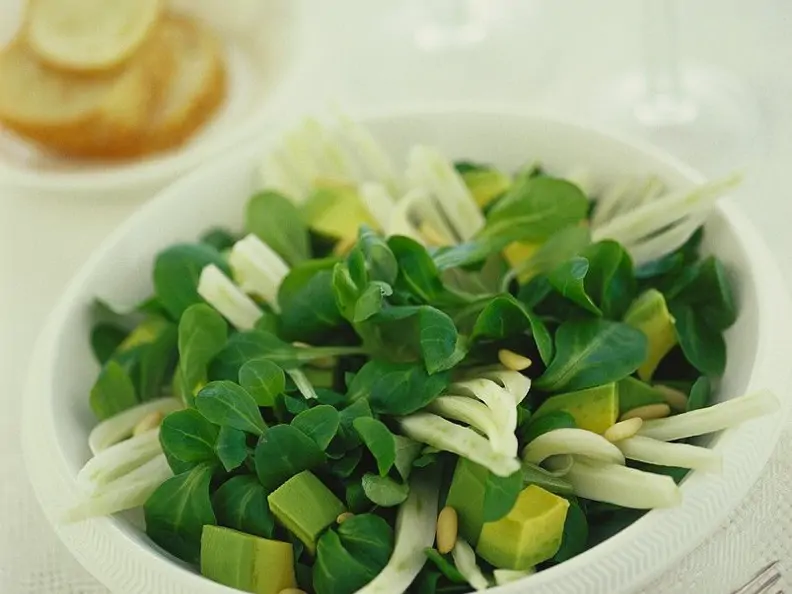 Feldsalat mit Fenchel und Avocado