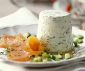Joghurtmousse mit Räucherlachs