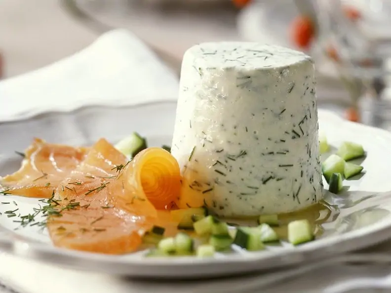 Joghurtmousse mit Räucherlachs