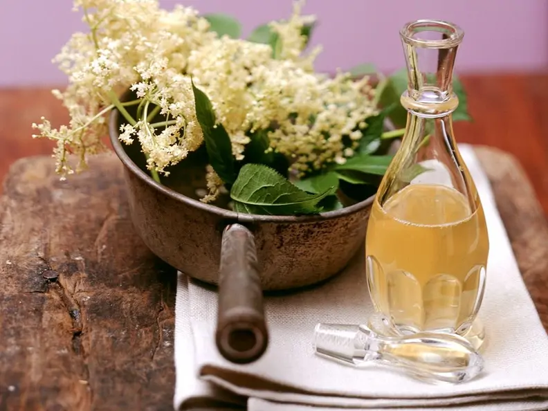 Holunderblütensirup