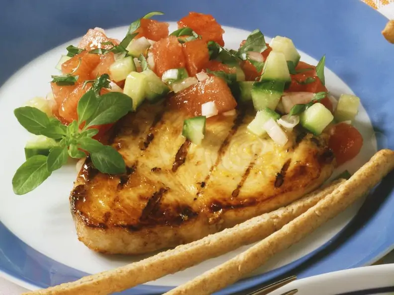 Gegrillter Schwertfisch mit Melonensalat