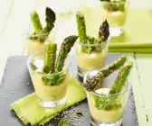 Grüner Spargel mit Zitronensauce
