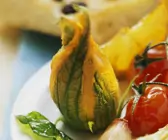 Zucchiniblüten gefüllt mit Ricotta