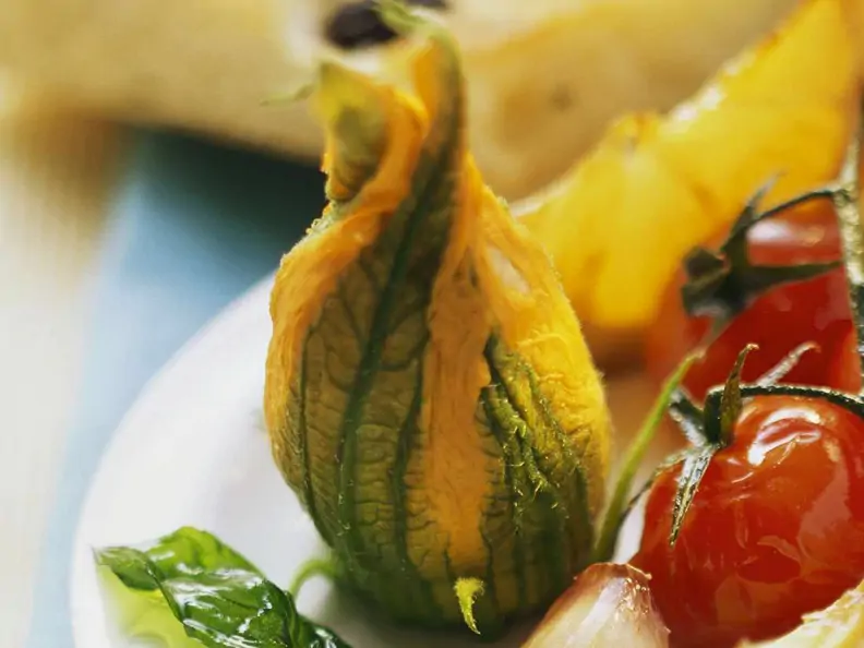 Zucchiniblüten gefüllt mit Ricotta