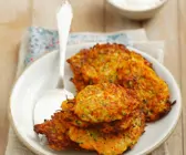 Möhrenpuffer mit Joghurtdip
