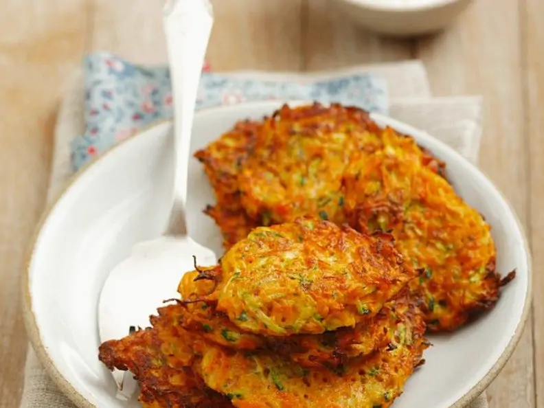Möhrenpuffer mit Joghurtdip