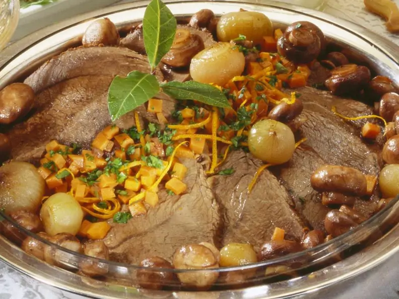 Rinderbraten nach Burgunder Art