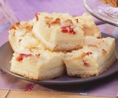 Mandel-Käse-Kuchen mit Kirschen