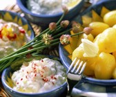 Pellkartoffeln mit dreierlei Quark und Butter