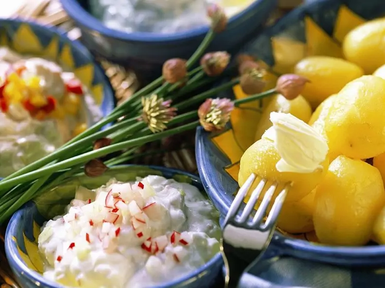 Pellkartoffeln mit dreierlei Quark und Butter