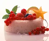 Süßer Reisring mit Beeren