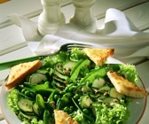 Grüner Gemüsesalat mit Käseecken