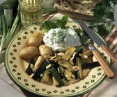 Gebratene Zucchini mit Kräuterquark