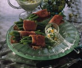 Bohnen-Schinken-Röllchen mit Grüner Sauce