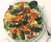 Tomatensalat mit Weinblättern