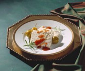 Honigparfait mit Hagebuttensauce