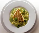 Steinbuttfilet auf Kartoffel-Koriander-Vinaigrette